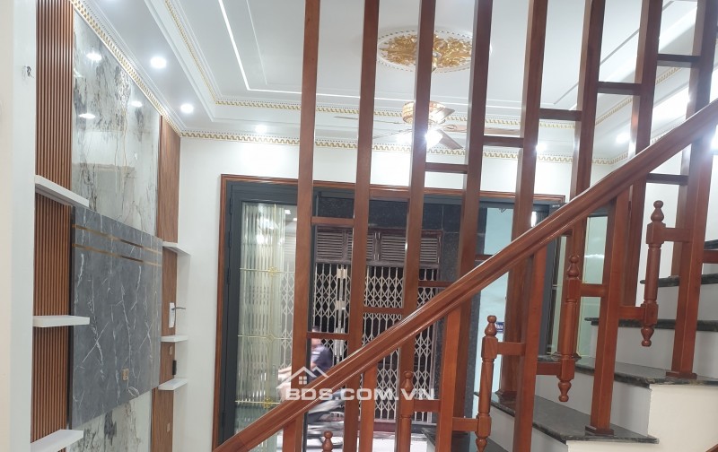 BÁN NHÀ 3.85 TỶ 4 TẦNG 40M2 ( ĐÔNG BẮC ) Ô TÔ ĐỖ CỬA NGÕ TRƯỜNG CHINH
