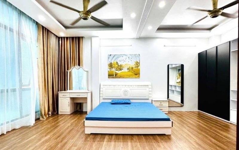 Bán Nhà Kinh Doanh, Ngõ Ô TÔ, Tôn Đức Thắng, Đống Đa 40/46m, 5 tầng, mt 8m, giá 21.6 tỷ.