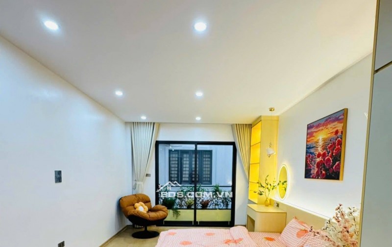 Bán Nhà Thang Máy, Gần Phố, Tân Mai, Hoàng Mai 40m, 5 tầng, mt 3.8m, giá 14.6 tỷ.