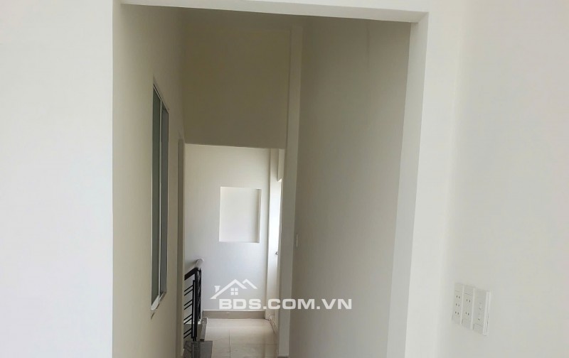 Cho thuê nhà 222/4 Võ Thành Trang P11 QTân Bình 1 trệt 2 lầu