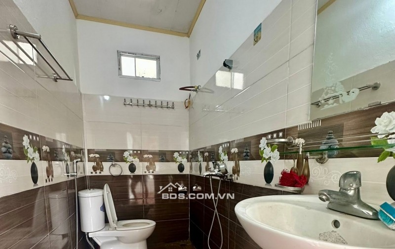 BÁN NHÀ ĐẸP 1.39 TỶ 2.5 TẦNG 33M2 ( ĐÔNG BẮC ) NGÕ NGUYỄN TRÃI