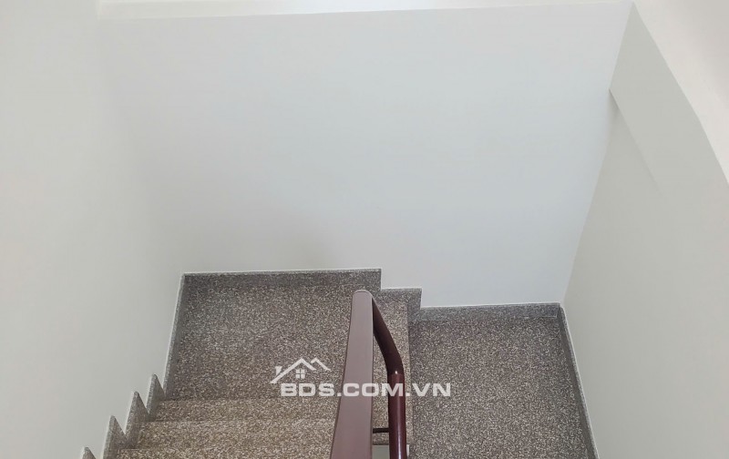 Cho thuê nhà 222/4 Võ Thành Trang P11 QTân Bình 1 trệt 2 lầu