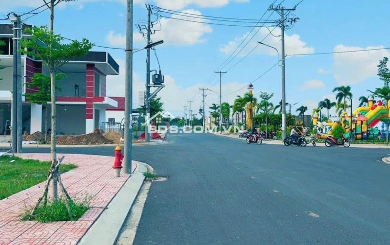 Đất thổ cư 115m2 ngay chợ và KCN Long Cang, sổ riêng chính chủ