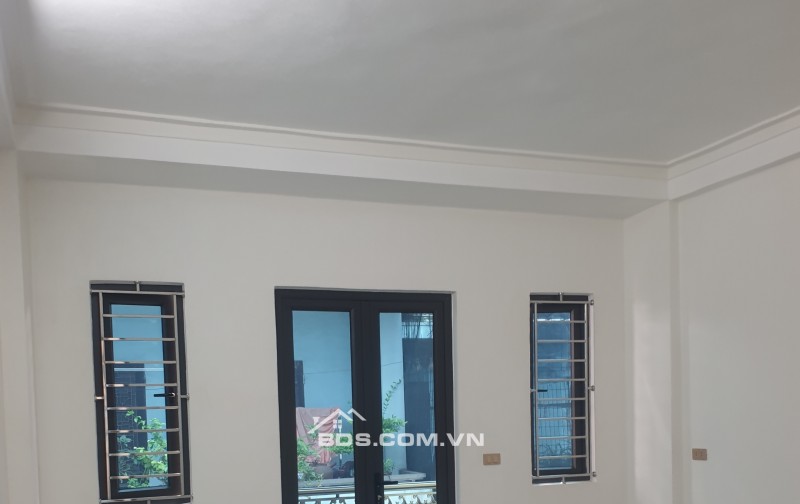 BÁN NHÀ 3.85 TỶ 4 TẦNG 40M2 ( ĐÔNG BẮC ) Ô TÔ ĐỖ CỬA NGÕ TRƯỜNG CHINH