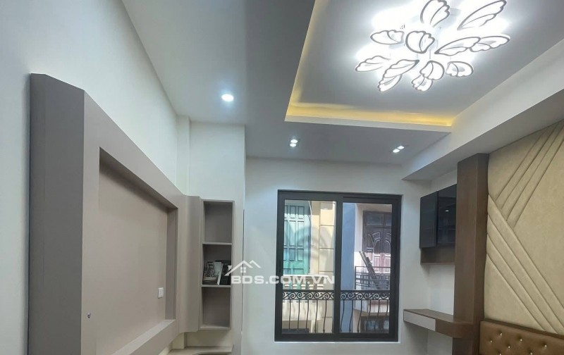Bán Nhà Gần Phố, Tân Mai 35m, 4 tầng, mt 3.8m, giá 9.65 tỷ.