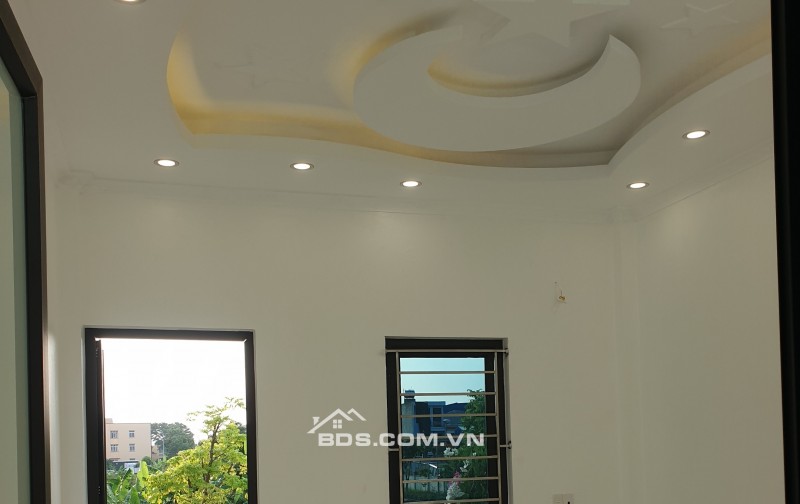 BÁN N HÀ  ĐẸP 2.79 TỶ 3 TẦNG 100M2 ( ĐÔNG NAM ) NGÕ ĐƯỜNG KÊNH