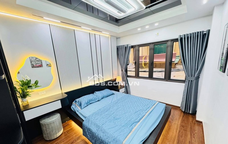 Bán Nhà Gần Phố, Đặng Tiến Đông, Đống Đa 22/26 m, 5 tầng, mt 3.2m, giá 8,3 tỷ