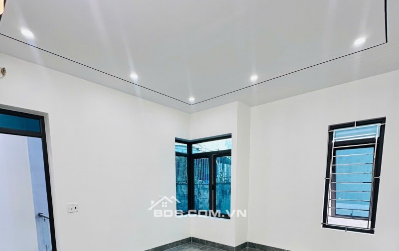 BÁN NHÀ SIÊU ĐẸP 2.95 TỶ 3 TẦNG 65M2 TRUNG TÂM ĐƯỜNG VỊ XUYÊN