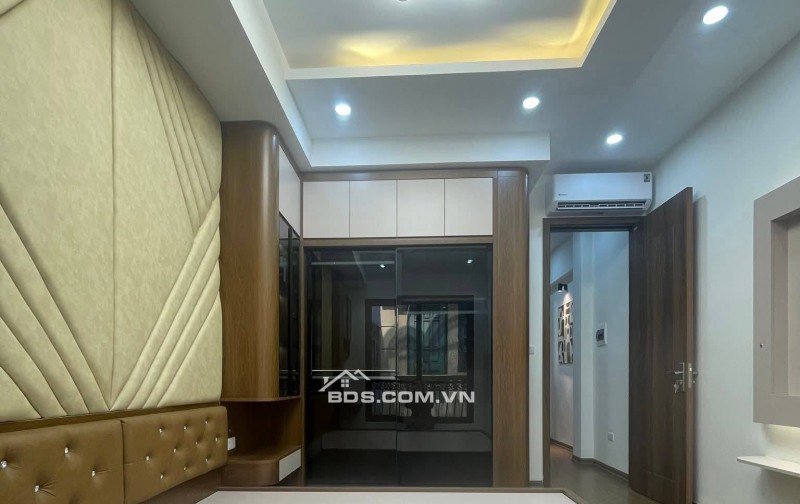 Bán Nhà Gần Phố, Tân Mai 35m, 4 tầng, mt 3.8m, giá 9.65 tỷ.
