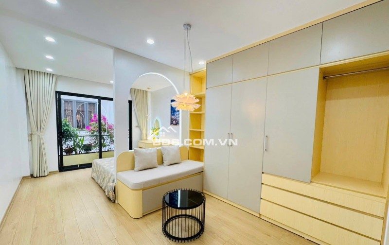 Bán Nhà Thang Máy, Gần Phố, Tân Mai, Hoàng Mai 40m, 5 tầng, mt 3.8m, giá 14.6 tỷ.