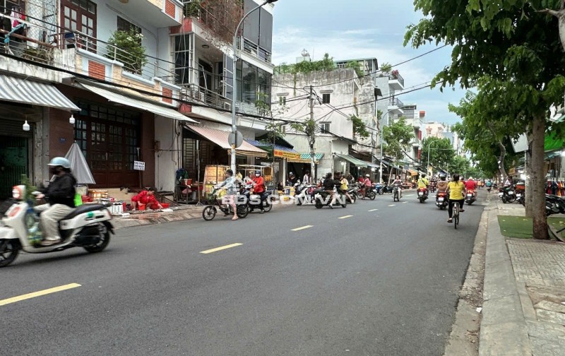 Mặt tiền KD ngay chợ Phạm Văn Bạch 7 tầng ngang 10m 300m2 50PN TN 300tr T.máy chỉ 75 tỷ.