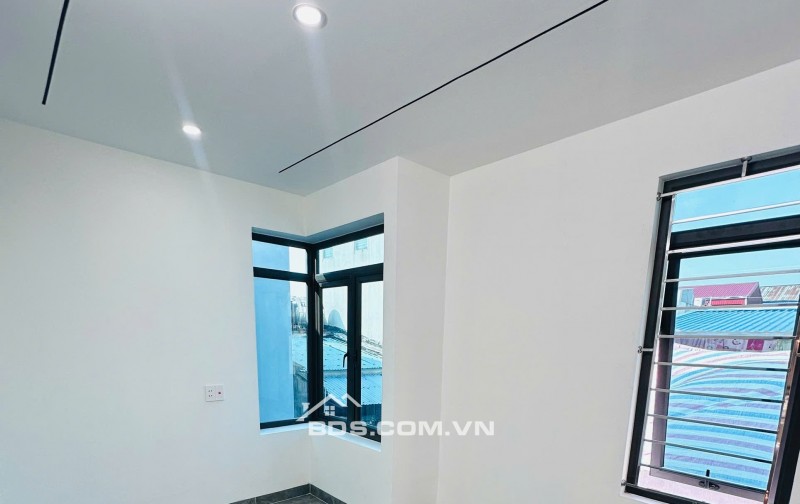 BÁN NHÀ SIÊU ĐẸP 2.95 TỶ 3 TẦNG 65M2 TRUNG TÂM ĐƯỜNG VỊ XUYÊN