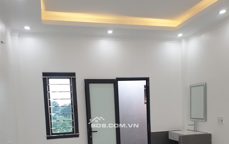 BÁN N HÀ  ĐẸP 2.79 TỶ 3 TẦNG 100M2 ( ĐÔNG NAM ) NGÕ ĐƯỜNG KÊNH