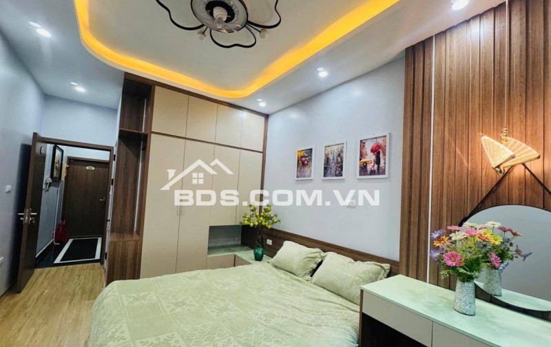 Bán Nhà Dòng Tiền, Đường Hoàng Mai 42/46m, 5 tầng, mt 3.6m, giá 13.8 tỷ.
