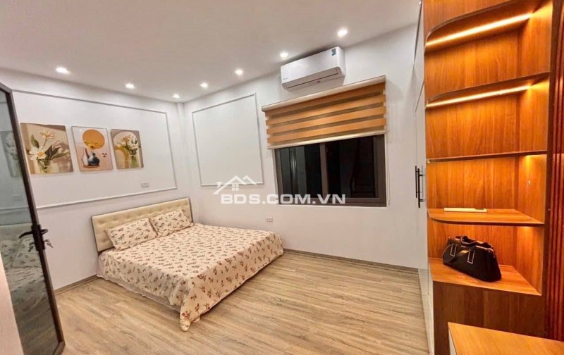 Bán Nhà Phố Cổ, Thọ Lão, Hai Bà Trưng 30m, 5 tầng, mt 4m, giá 8.6 tỷ.