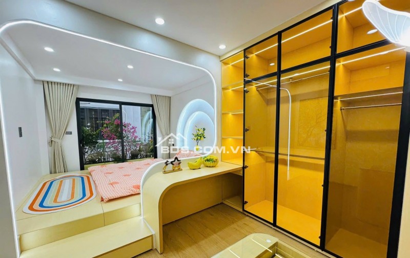 Bán Nhà Thang Máy, Gần Phố, Tân Mai, Hoàng Mai 40m, 5 tầng, mt 3.8m, giá 14.6 tỷ.