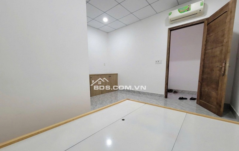 Mặt tiền KD ngay chợ Phạm Văn Bạch 7 tầng ngang 10m 300m2 50PN TN 300tr T.máy chỉ 75 tỷ.