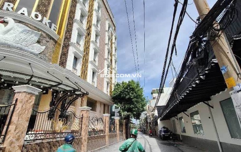 BÁN NHÀ TRUNG TÂM QUẬN 7 ( NGAY NGÃ 4 NGUYỄN THỊ THẬP VÀ NGUYỄN VĂN LINH, CÁCH PHÚ MỸ HƯNG CHỈ 1KM