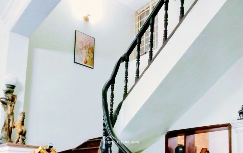 Bán nhà riêng phố Khương Trung thông đường vành đai 2.5, DT 133m2, sổ hồng, ô tô vào nhà