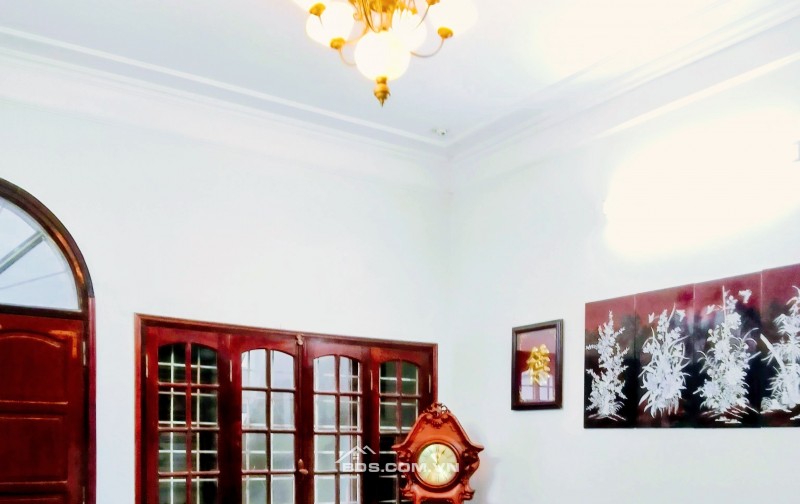 Bán nhà riêng phố Khương Trung thông đường vành đai 2.5, DT 133m2, sổ hồng, ô tô vào nhà