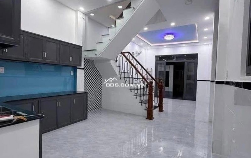 CHÚ EM CẦN BÁN NHÀ ĐẤT THỔ CƯ 4X10M Ở GẦN CHỢ NHỊ XUÂN