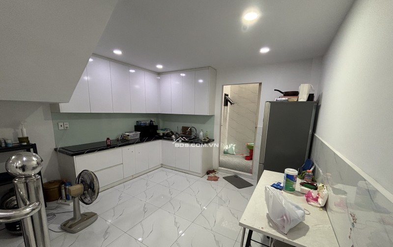 Cư xá phú lâm A, nhà cứng cáp, 3 phòng ngủ, 4 toilet, quy hoạch ra mặt tiền. Hiện tại hẻm thông tứ phía 20m ra hẻm xe hơi đậu ngang 4 chiếc