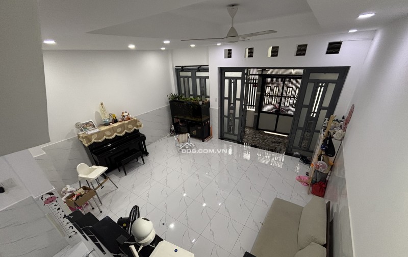 Cư xá phú lâm A, nhà cứng cáp, 3 phòng ngủ, 4 toilet, quy hoạch ra mặt tiền. Hiện tại hẻm thông tứ phía 20m ra hẻm xe hơi đậu ngang 4 chiếc