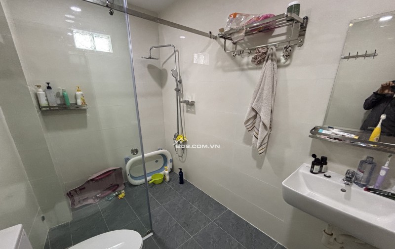 Cư xá phú lâm A, nhà cứng cáp, 3 phòng ngủ, 4 toilet, quy hoạch ra mặt tiền. Hiện tại hẻm thông tứ phía 20m ra hẻm xe hơi đậu ngang 4 chiếc