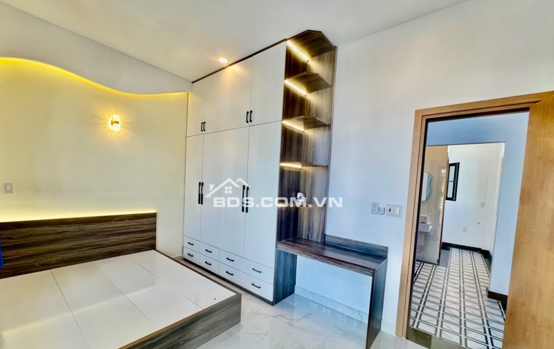 HẺM XE HƠI - HẺM THÔNG - KHU DÂN TRÍ AN NINH - NGANG GẦN 5M BỀ THẾ - NHÀ MỚI FULL NỘI THẤT VÀO Ở NGAY.