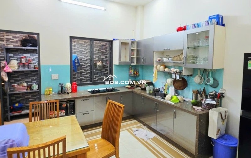 Bán nhà mặt phố đường 827, Phường Phú Hữu,  Q.9, Thủ Đức, TP HCM. DT  64m2, 4 tầng, SHR. Giá - 7.85  tỷ.