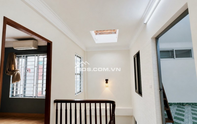 HƠN 8 đồng tại LINH ĐÀM - 55m2 x 5 tầng, MT 5m. Ngõ rộng, nông. 20m OTO TRÁNH!