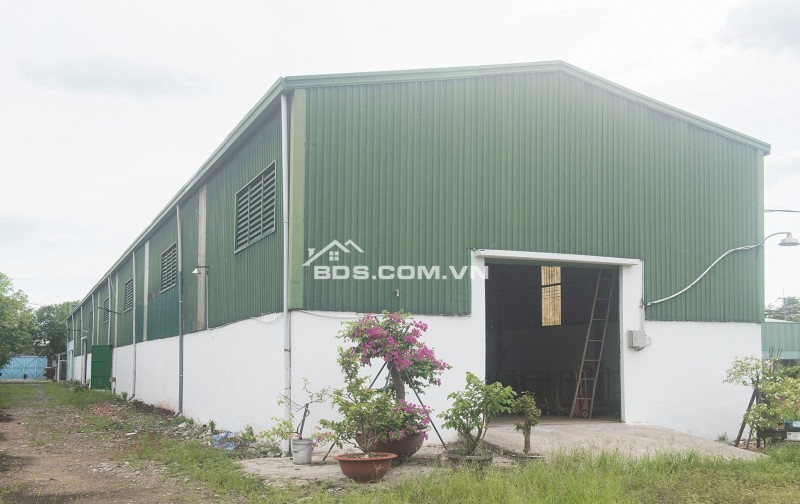 Cho thuê kho xưởng 1000m² (mở rộng được) ở gần đường QL 10. Có sẵn VP, nhà ăn