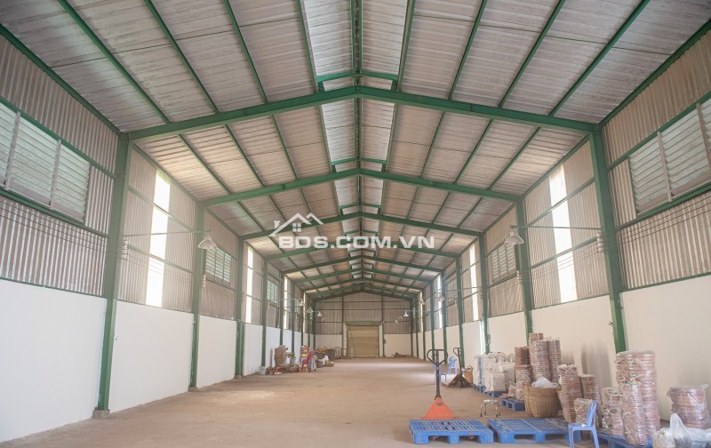 Cho thuê kho xưởng 1000m² (mở rộng được) ở gần đường QL 10. Có sẵn VP, nhà ăn