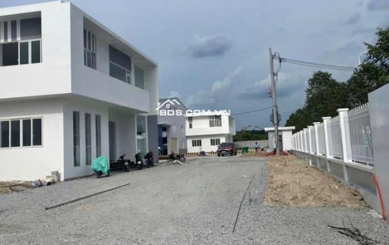 Cho thuê xưởng 2000m2, có sẵn vào được luôn, trạm điện 1.000kva, chữa cháy vách tường