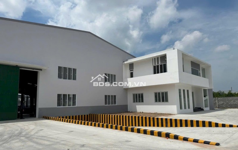 Cho thuê xưởng 2000m2, có sẵn vào được luôn, trạm điện 1.000kva, chữa cháy vách tường