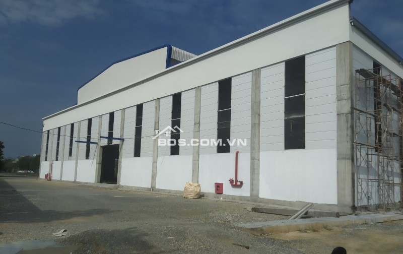 Cho thuê xưởng 2000m2, có sẵn vào được luôn, trạm điện 1.000kva, chữa cháy vách tường