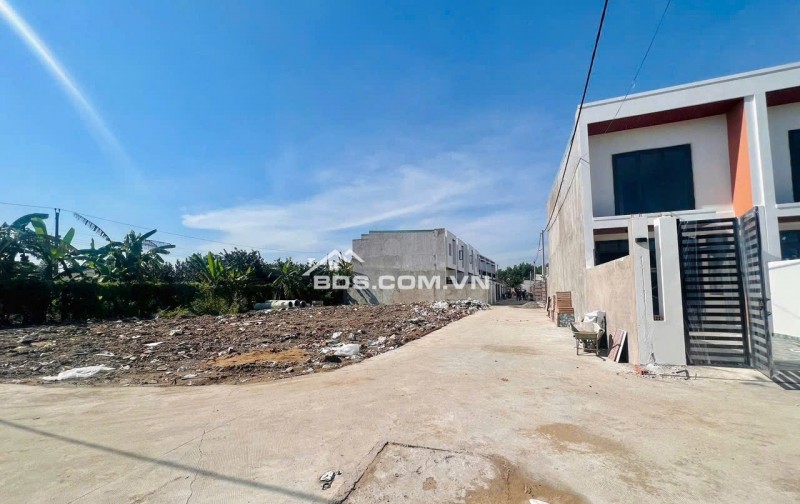 Đất nền SHR thổ cư xây dựng tự do giá TT 300 tr. LH 0966566851