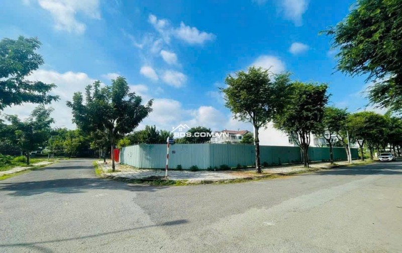 Bán Đất góc 3 Mặt Tiền 27x36m Khu sadaco Ven Sông Tân Phong Quận 7