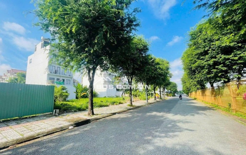 Bán Đất góc 3 Mặt Tiền 27x36m Khu sadaco Ven Sông Tân Phong Quận 7