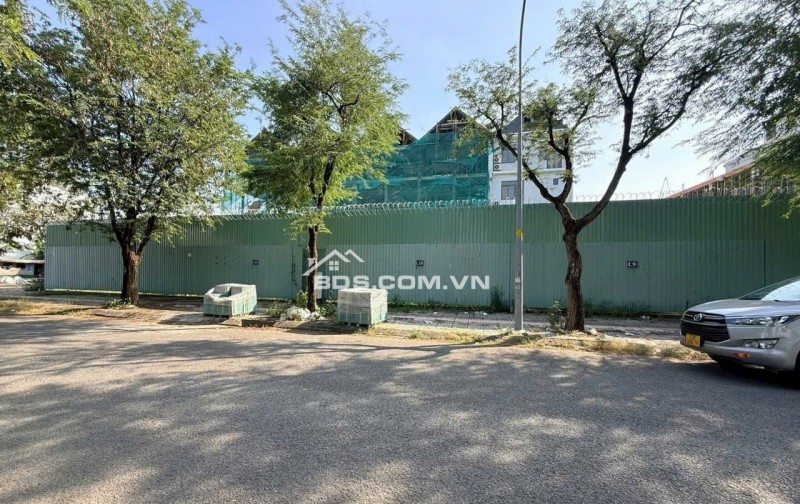Bán Đất góc 3 Mặt Tiền 27x36m Khu sadaco Ven Sông Tân Phong Quận 7