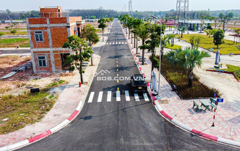 Chính chủ bán đất gần Làng Đại Học Cổng Xanh, mặt tiền ĐT 741, giá chỉ 920 triệu, sổ sẵn công chứng ngay