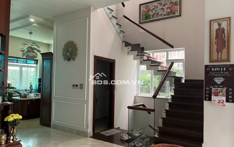 Bán biệt thự 10x20 đường 16m khu Him Lam Q7 giá 57 tỷ