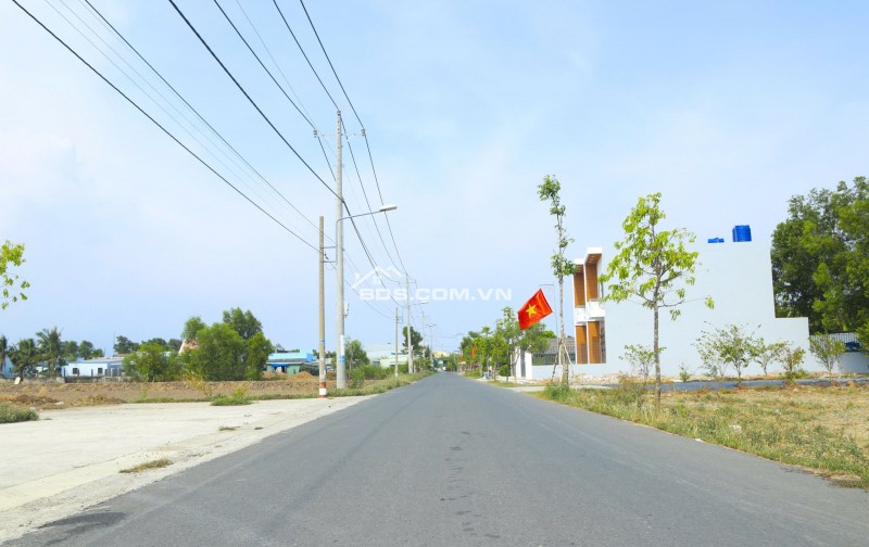 TRUNG TÂM CẦN ĐƯỚC – ĐẤT THỊ TRẤN GIÁ CHỈ 650 TRIỆU, SỔ HỒNG RIÊNG, CÔNG CHỨNG NGAY !