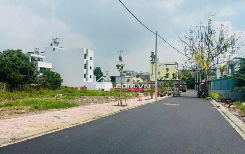 Cần bán gấp Đất hẻm 154 Vườn Lài cách sông Vàm Thuật 200m giá 5,6 tỷ 10 ngày công chứng