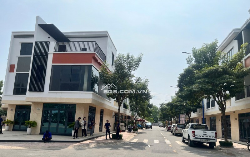 NHÀ PHỐ SỔ SẴN COMPOUND CAO CẤP TP.HCM - 15 phút tới AEON MALL: 3,2 TỶ. Vũ 0933910039