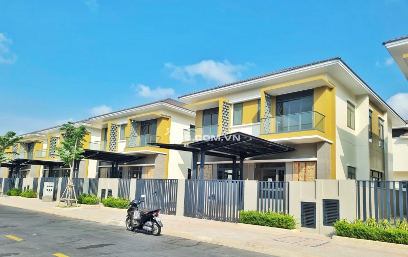 CHỈ 6.8 TỶ CÓ NGAY CĂN BIỆT THỰ 250M2 VIEW SUỐI TRONG KCN VSIP 2, LH:0937995558.