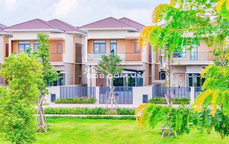 CHỈ 6.8 TỶ CÓ NGAY CĂN BIỆT THỰ 250M2 VIEW SUỐI TRONG KCN VSIP 2, LH:0937995558.