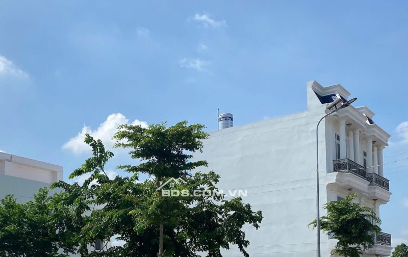 Bán gấp lô đất 100m2 ngay trung tâm Bình Dương. Giá chỉ 860 triệu, sổ sẵn