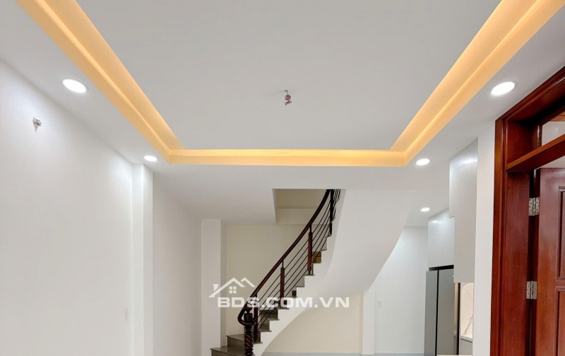 NHÀ GÓC 2 MẶT TIỀN – VỊ TRÍ SIÊU ĐẸP – 9.6 TỶ - HH 1% NHỜ ACE GIỚI THIỆU. LH:0938288389.