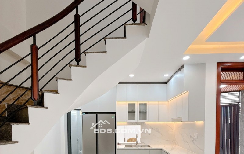 NHÀ GÓC 2 MẶT TIỀN – VỊ TRÍ SIÊU ĐẸP – 9.6 TỶ - HH 1% NHỜ ACE GIỚI THIỆU. LH:0938288389.